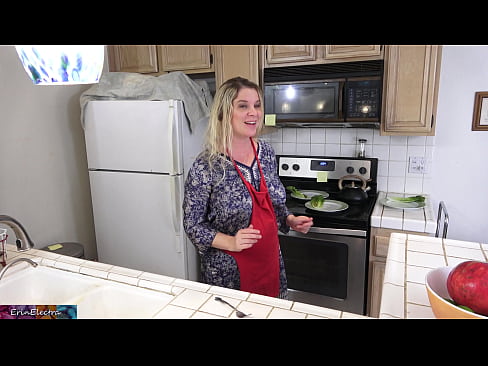 ❤️ A madrasta o ordenha na cozinha antes de sua data Porno vídeo em nós pt-br.myteporn.ru ☑